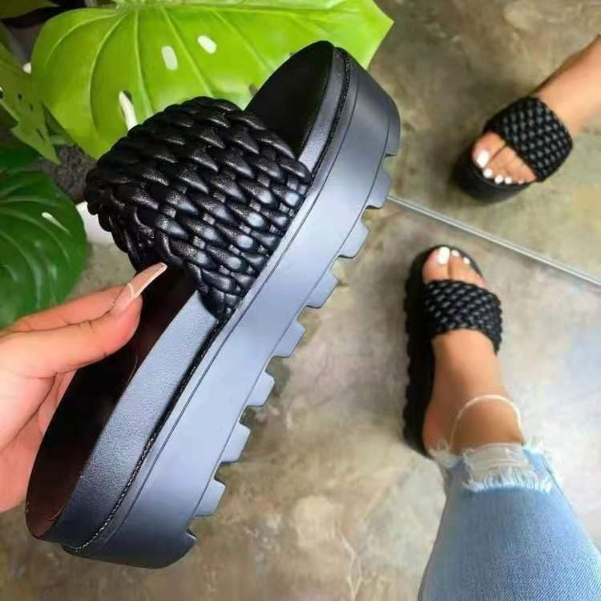 Elegantní a detailní podpůrné letní sandály