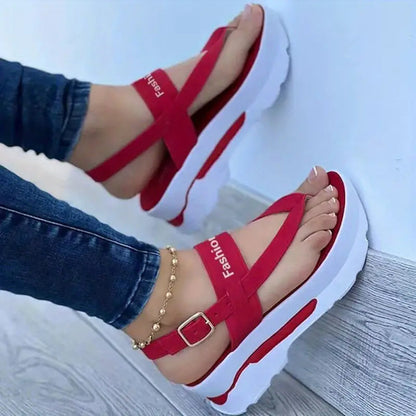 Elegantní a detailně propracovaná podpůrná letní obuv