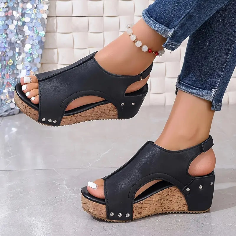Elegantní a detailní podpůrné letní sandály