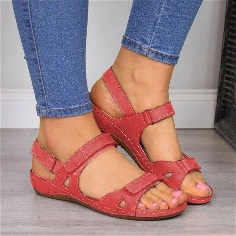 Elegantní a detailně propracovaná podpůrná letní obuv
