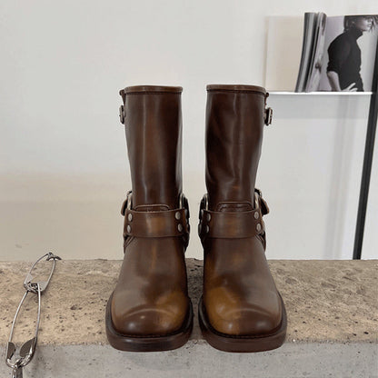 Elegantní a detailní podpůrné letní boty
