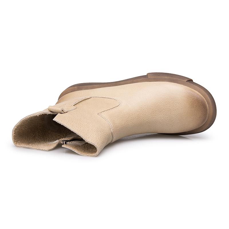 Elegantní a detailní podpůrné letní boty
