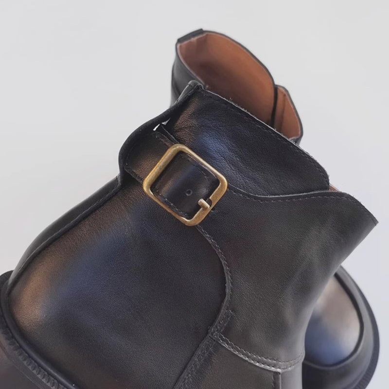 Elegantní a detailní podpůrné letní boty