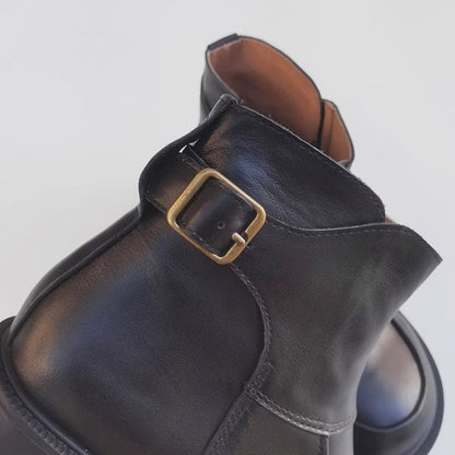 Elegantní a detailní podpůrné letní boty