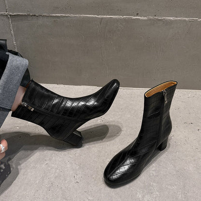 Elegantní a detailní podpůrné letní boty