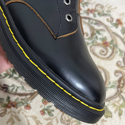 Elegantní a detailní podpůrné letní boty