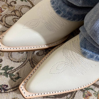 Elegantní a detailní podpůrné letní boty