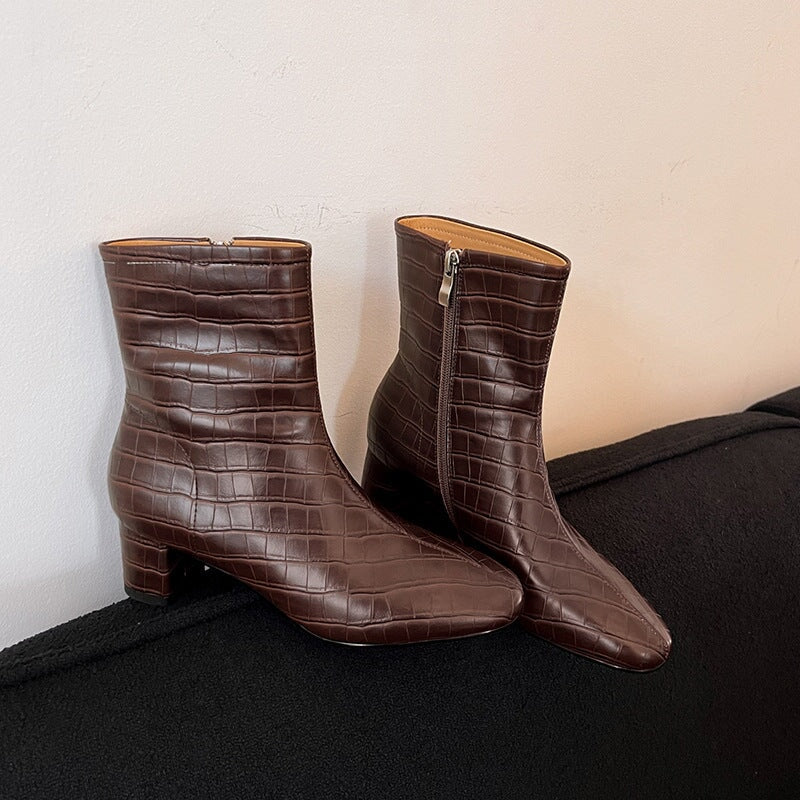 Elegantní a detailní podpůrné letní boty