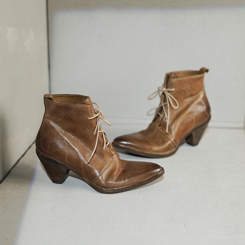 Elegantní a detailní podpůrné letní boty