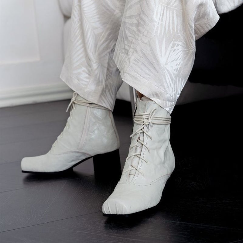 Elegantní a detailní podpůrné letní boty