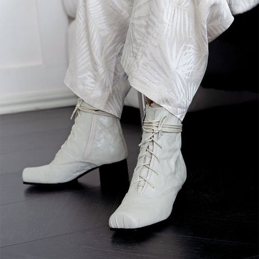 Elegantní a detailní podpůrné letní boty