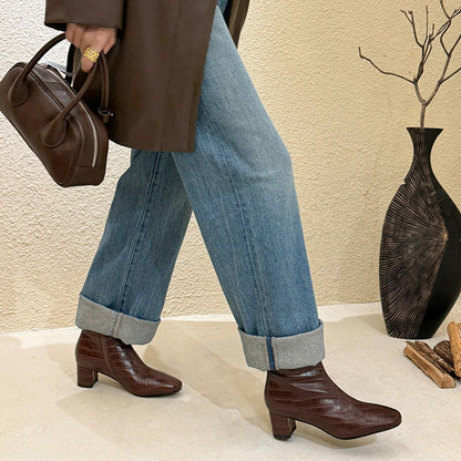 Elegantní a detailní podpůrné letní boty