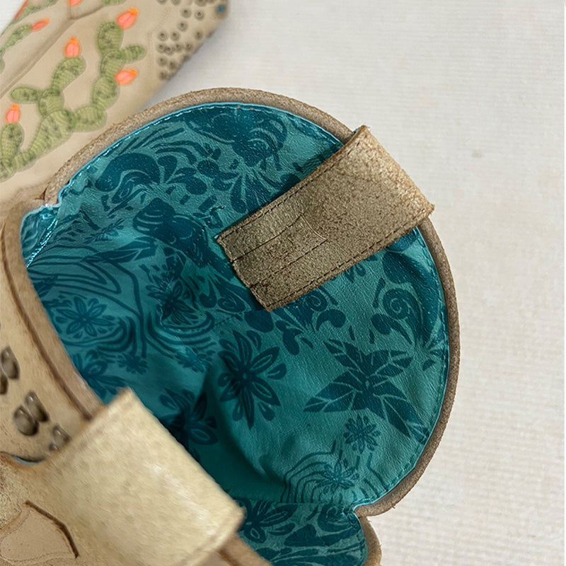 Elegantní a detailní podpůrné letní boty