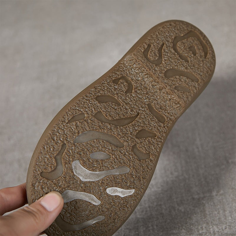 Elegantní a detailní podpůrné letní boty