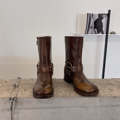 Elegantní a detailní podpůrné letní boty