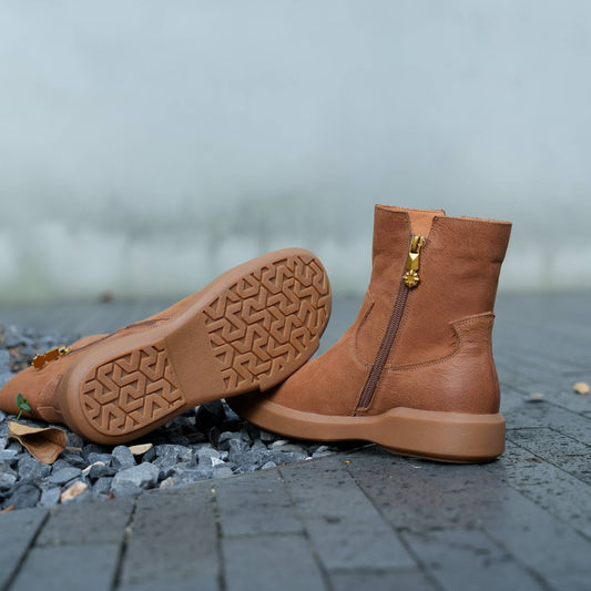 Elegantní a detailní podpůrné letní boty