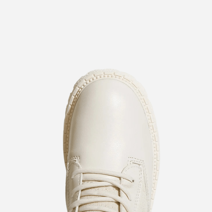 Elegantní a detailní podpůrná kotníková obuv