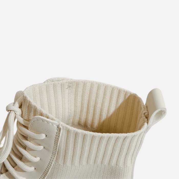 Elegantní a detailní podpůrná kotníková obuv