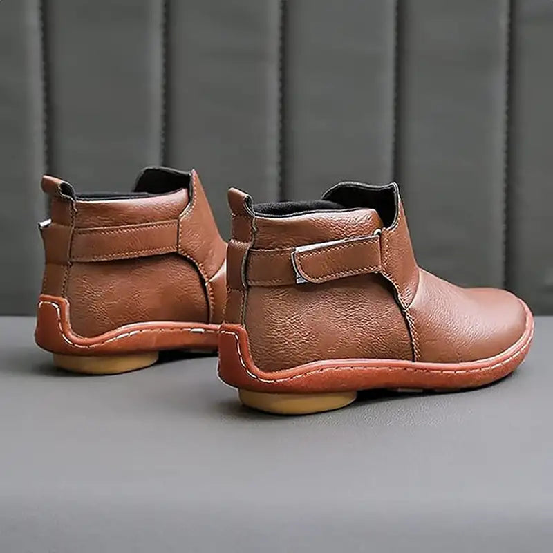 Elegantní a detailní podpůrné letní boty