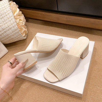 Elegantní a detailní podpůrné letní sandály