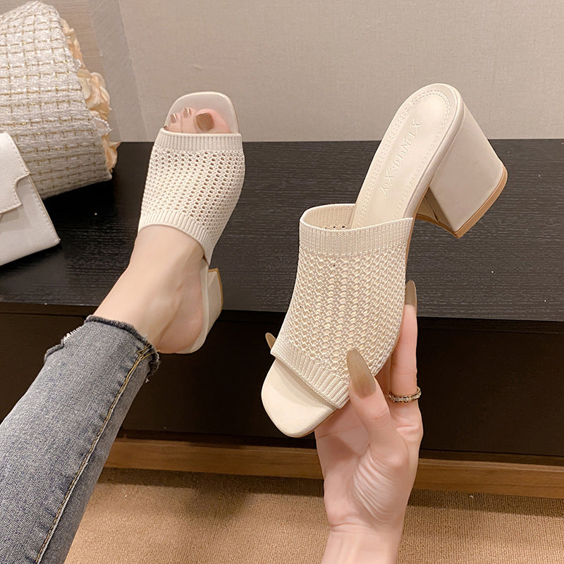 Elegantní a detailní podpůrné letní sandály