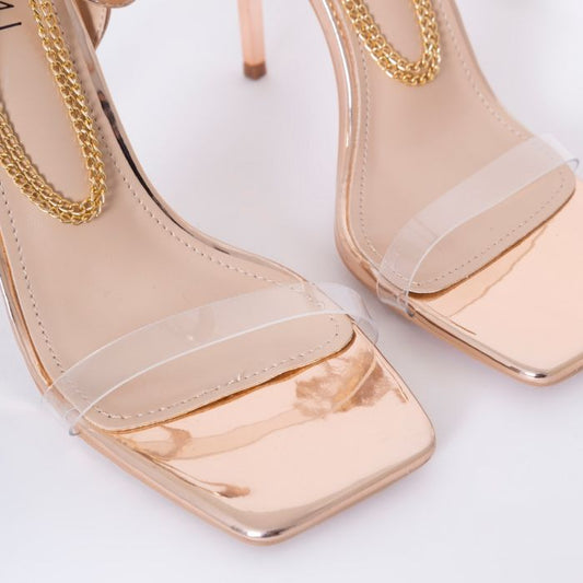 Elegantní a detailní podpůrné letní sandály