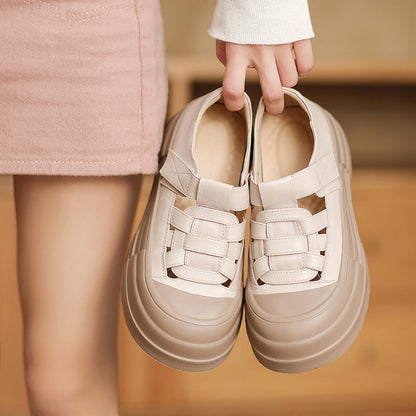 Elegantní a detailní podpůrné letní sandály