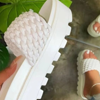 Elegantní a detailní podpůrné letní sandály