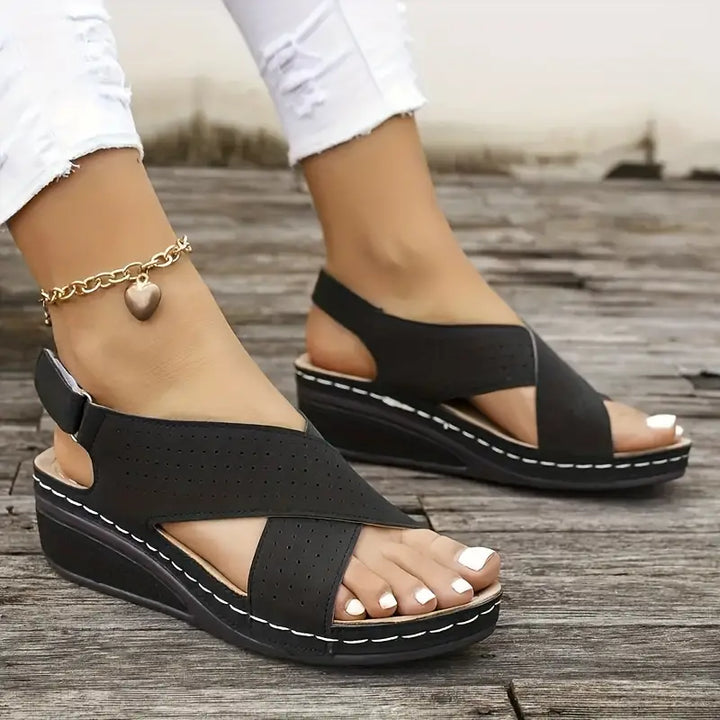 Elegantní a detailní podpůrné letní sandály
