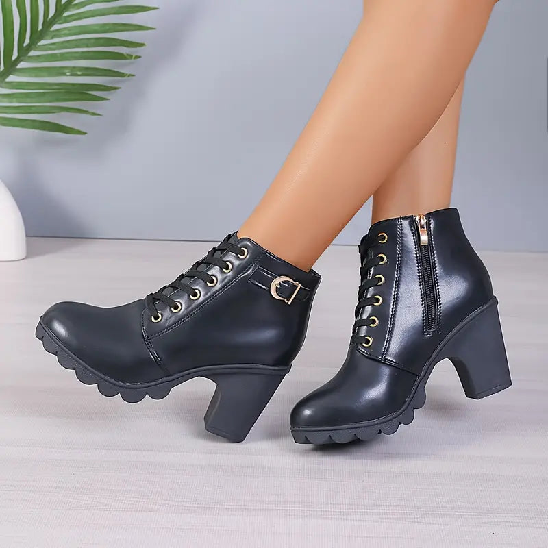 Elegantní a detailně propracovaná podpůrná obuv