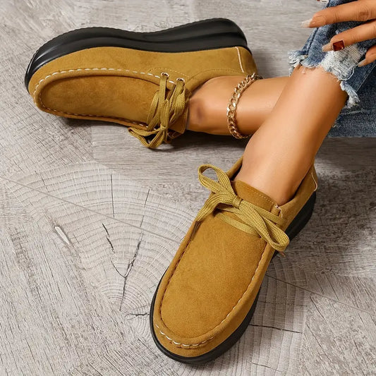 Elegantní a detailně propracovaná podpůrná obuv