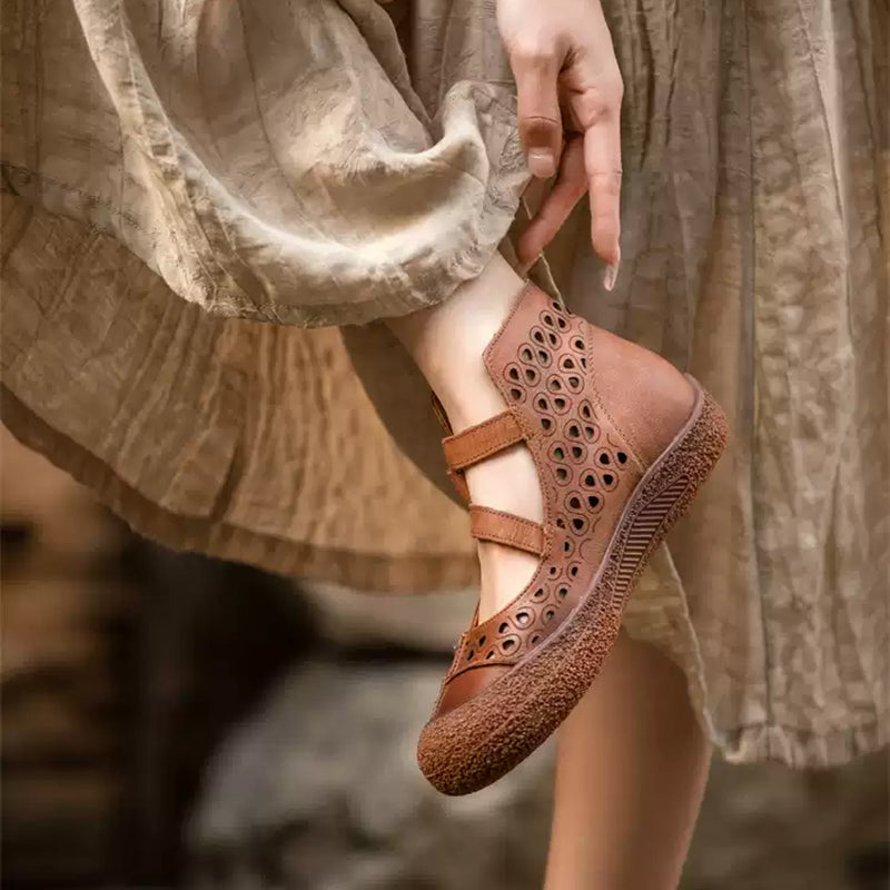 Elegantní a detailní podpůrné letní sandály