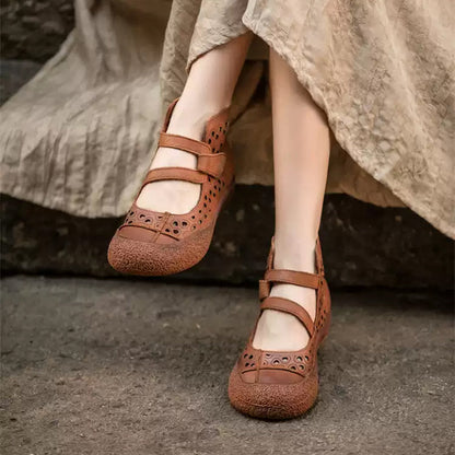 Elegantní a detailní podpůrné letní sandály