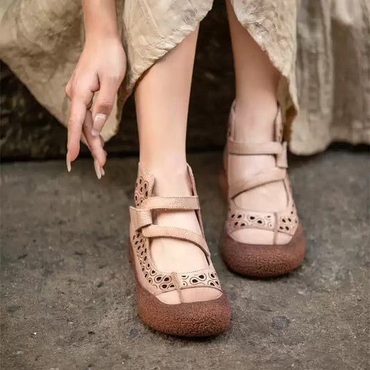 Elegantní a detailní podpůrné letní sandály