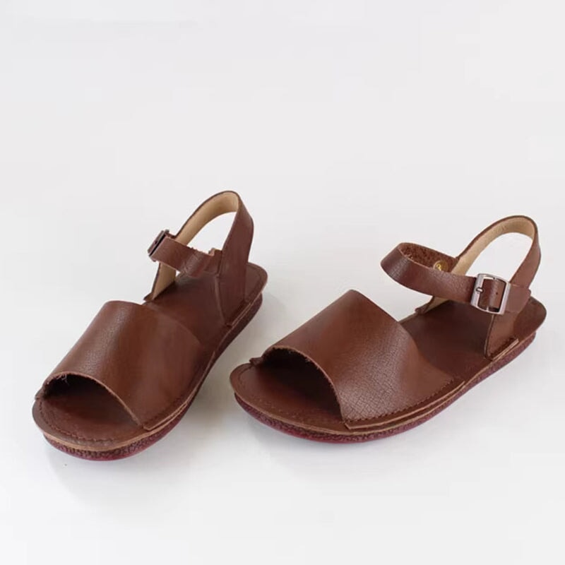 Elegantní a detailní podpůrné letní sandály
