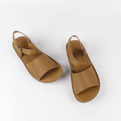 Elegantní a detailní podpůrné letní sandály