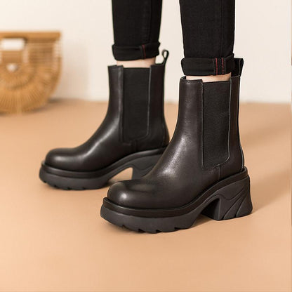 Elegantní a detailní podpůrné letní boty