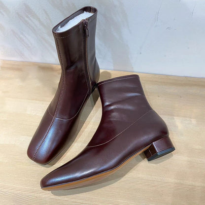 Elegantní a detailní podpůrné letní boty