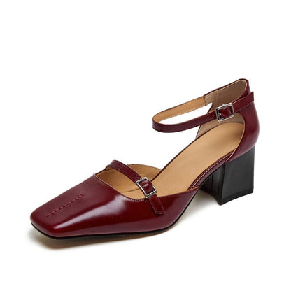 Elegantní a detailní podpůrné letní sandály