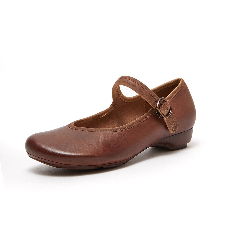Elegantní a detailně propracovaná podpůrná letní obuv