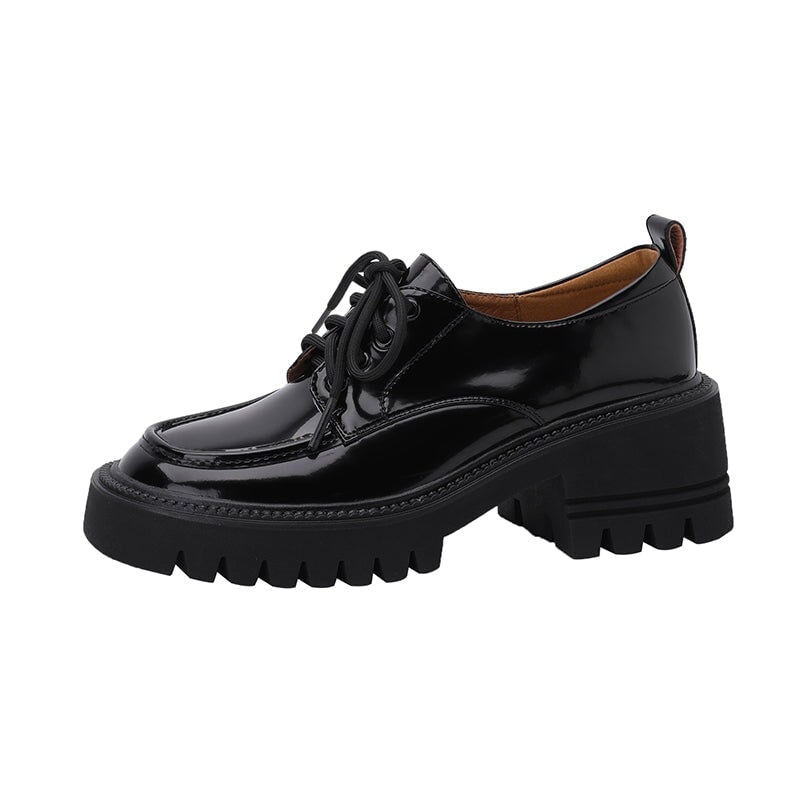 Elegantní a detailní podpůrné letní boty