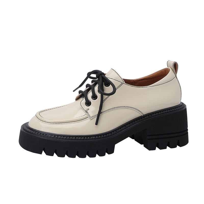 Elegantní a detailní podpůrné letní boty