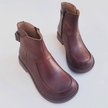 Elegantní a detailní podpůrné letní boty