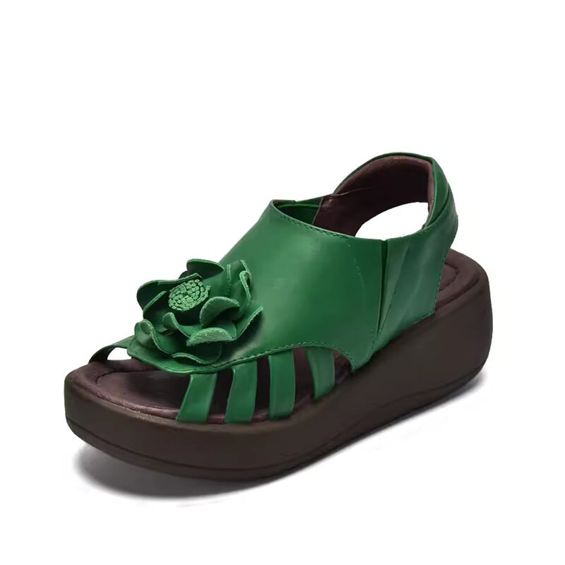 Elegantní a detailní podpůrné letní sandály