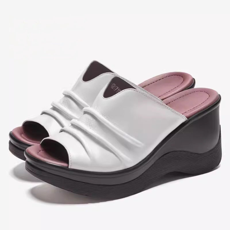 Elegantní a detailní podpůrné letní sandály