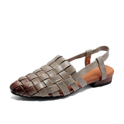 Elegantní a detailní podpůrné letní sandály
