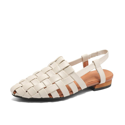 Elegantní a detailní podpůrné letní sandály