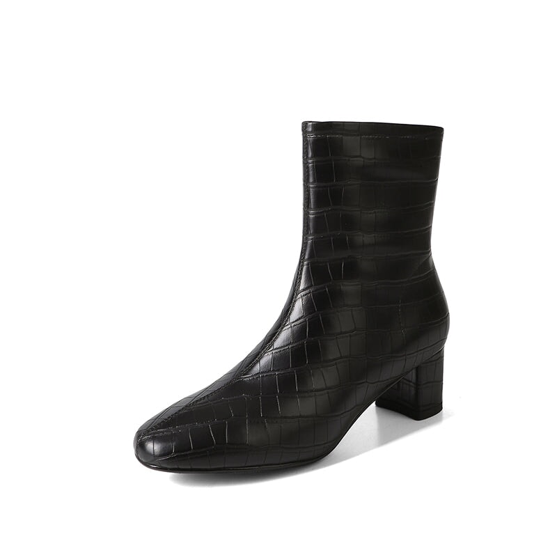 Elegantní a detailní podpůrné letní boty