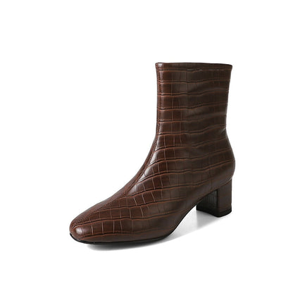 Elegantní a detailní podpůrné letní boty
