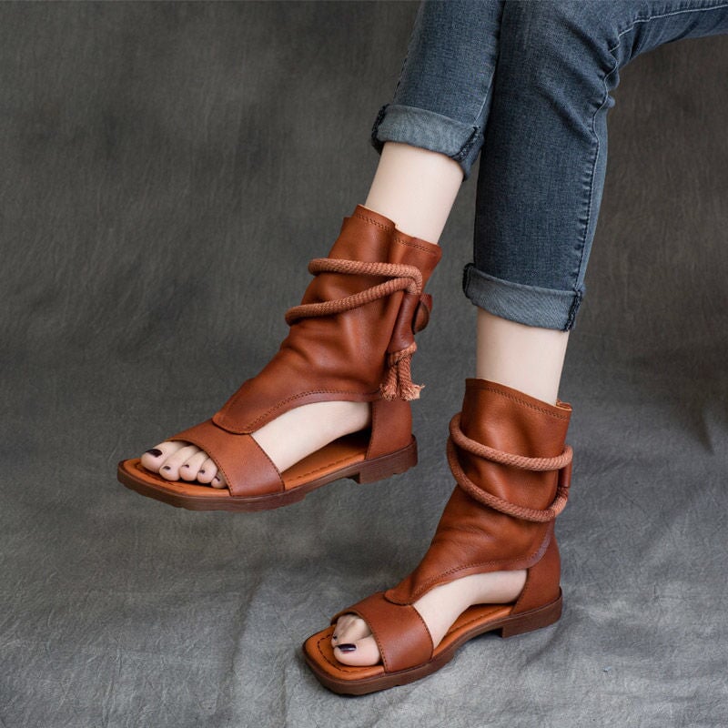 Elegantní a detailní podpůrné letní sandály